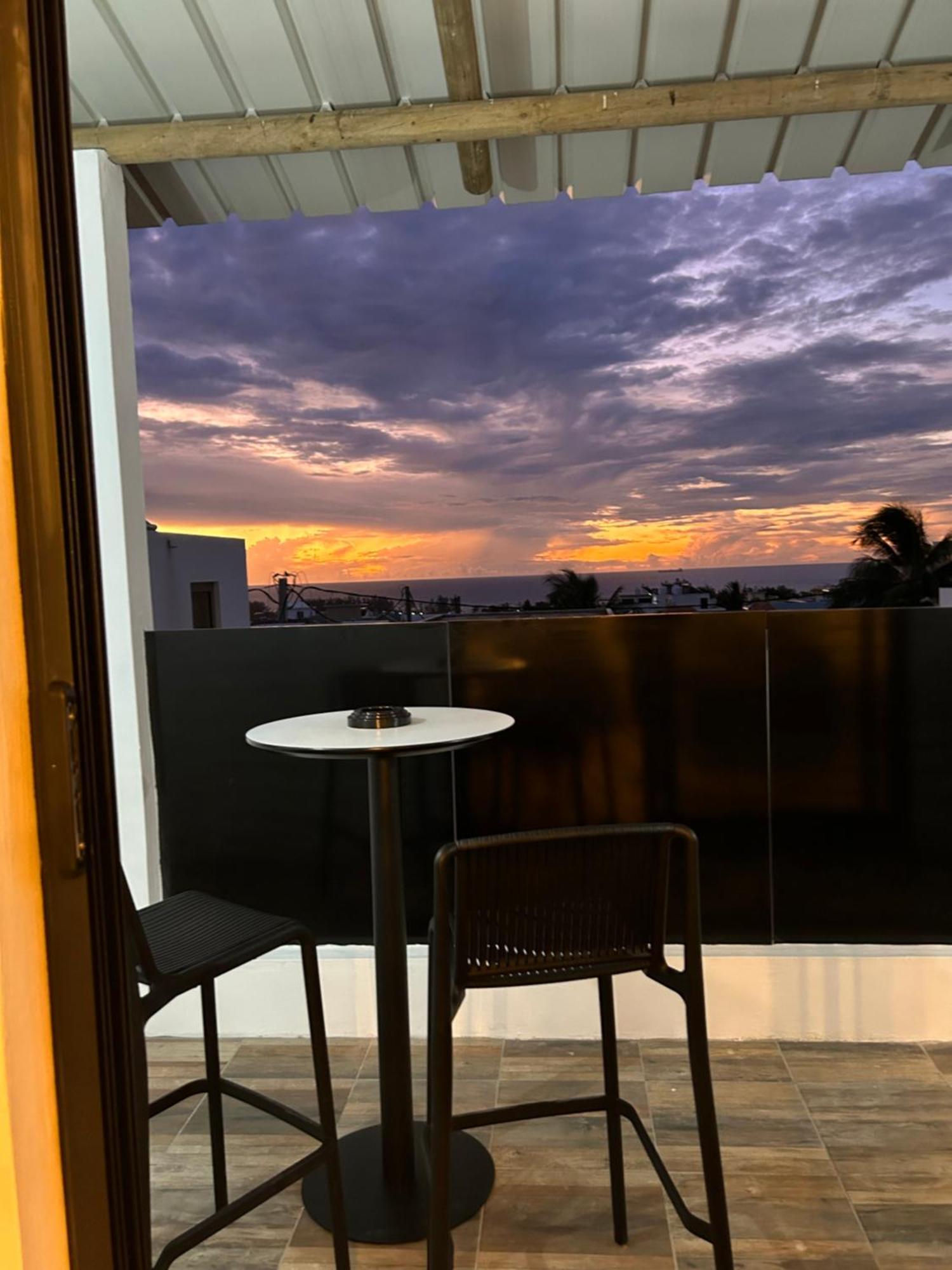 Amazing Sunset View Rooftop. *